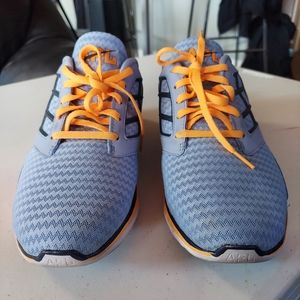 APL/Lululemon athletic shoes